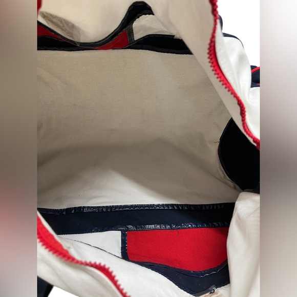 Tommy Hilfiger Duffle Weekender Bag - Picture 8 of 10